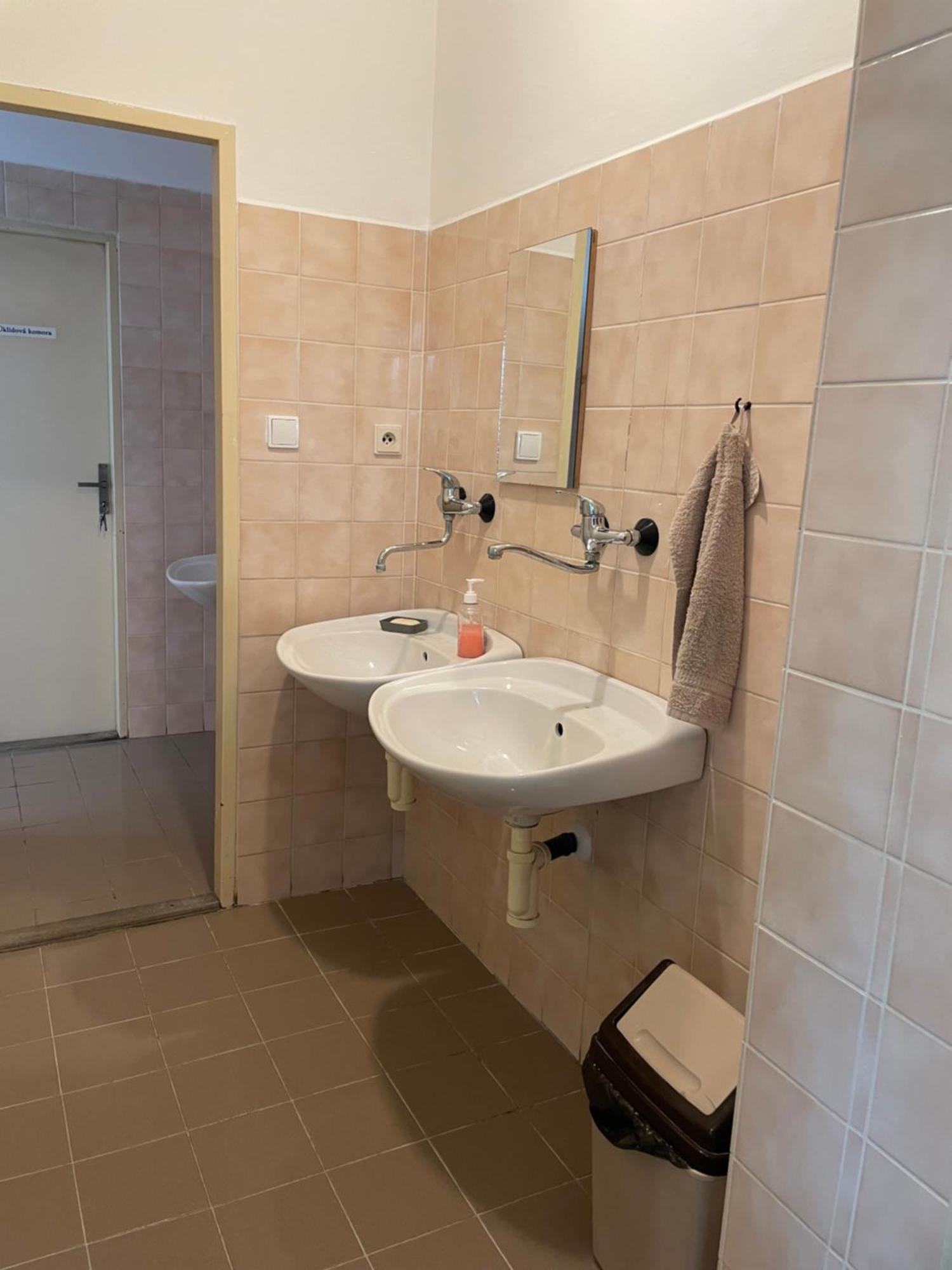 Hostel Kolotuk Hradec Králové Zewnętrze zdjęcie
